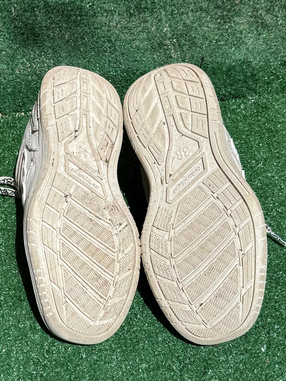 Balenciaga Hamptons Worn Out Sneaker White - Picture 11 of 11